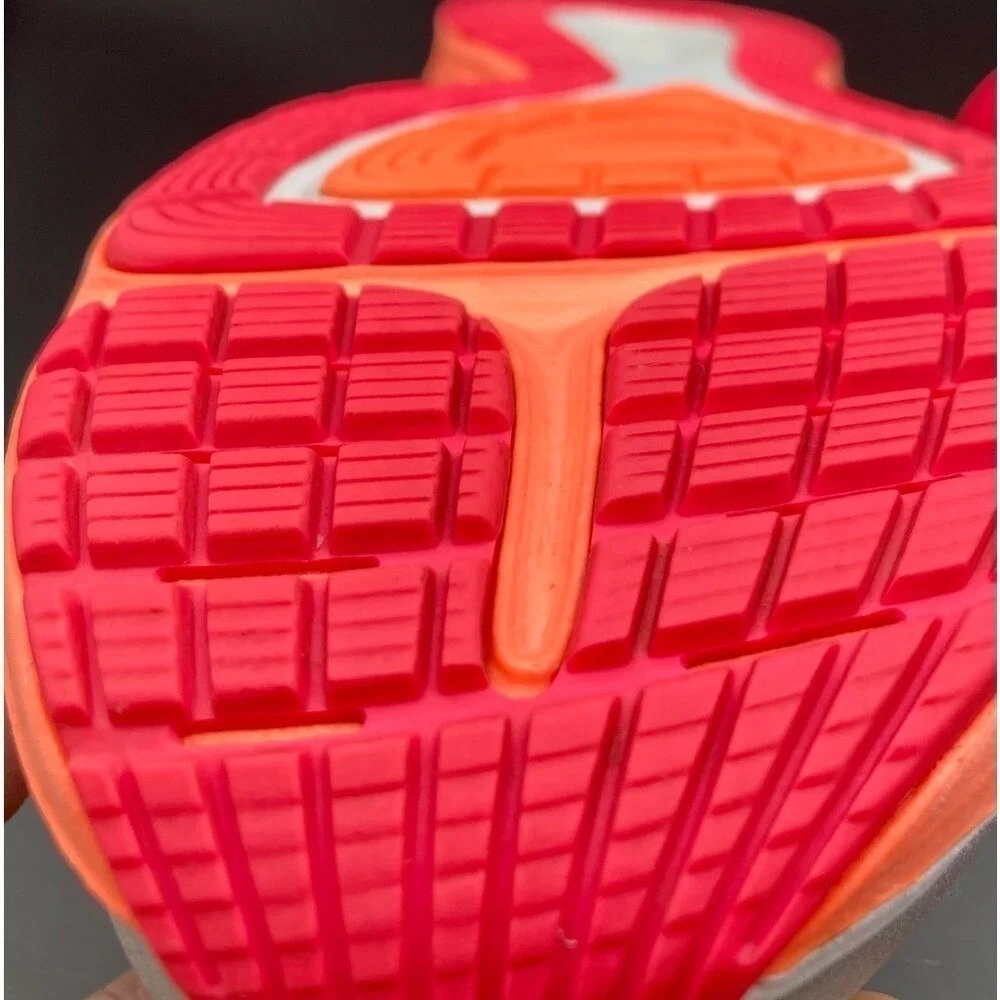 NIKE Dual‎ Fusion 3 running shoe, size 6.5 youth or 8.5 women's.